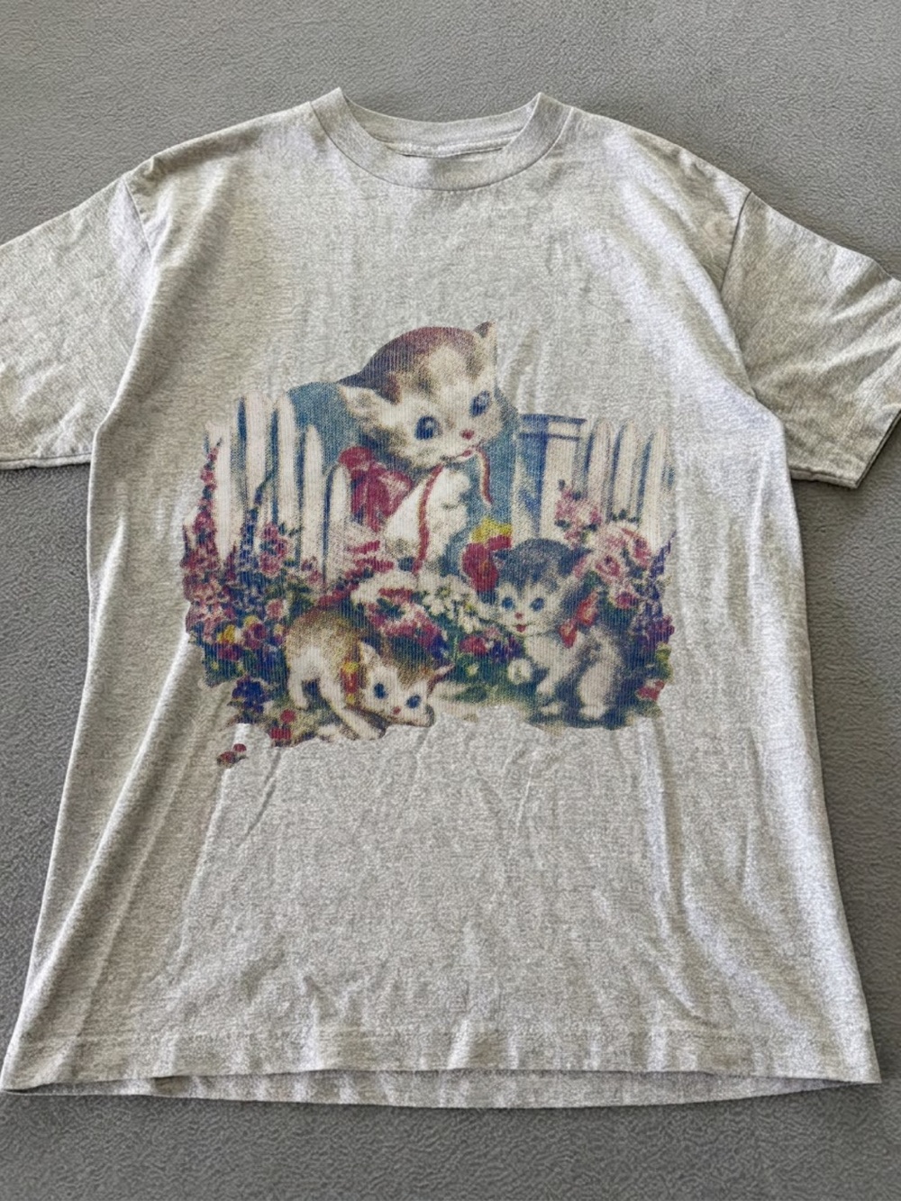 Gildan Light Gray Tee with Vintage Kitten Illustration